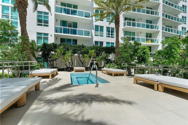 Building Photo - 951 Brickell Ave