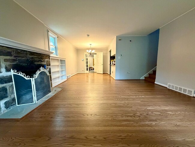 Building Photo - 300 Winding Way