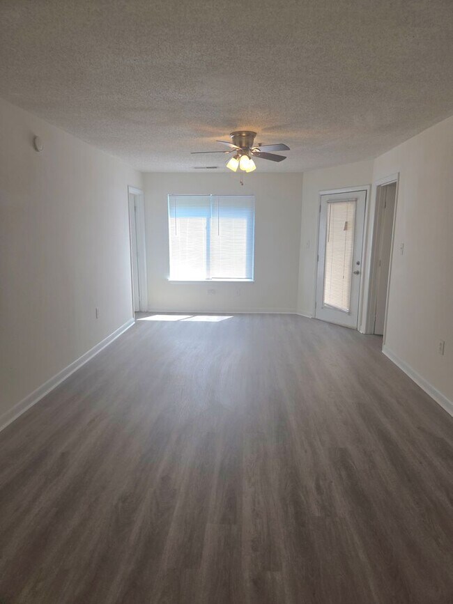 Building Photo - 1440 Collegiate Cir