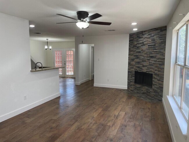 Building Photo - 2143 Redwing Way
