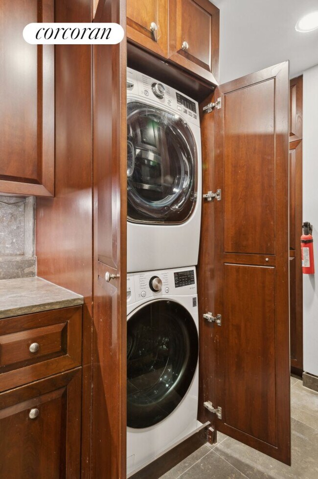 Foto del edificio - 65 E 96th St