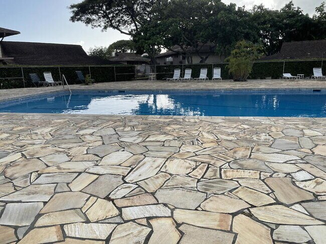 Building Photo - TROPIC GARDENS 2/2/1 split-level, A/C, W/D...