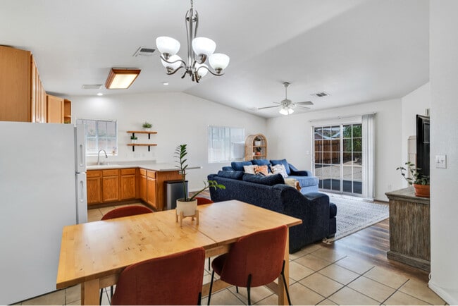 Building Photo - 72248 Sunnyvale Dr