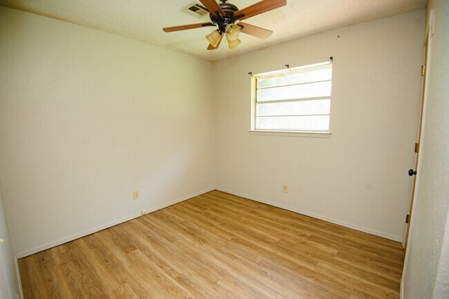 Foto del edificio - 2407 N Park Dr