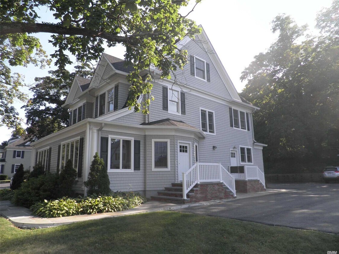 Primary Photo - 453 New York Ave