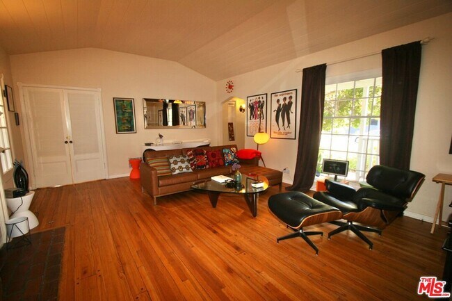Foto del edificio - 10317 Lauriston Ave