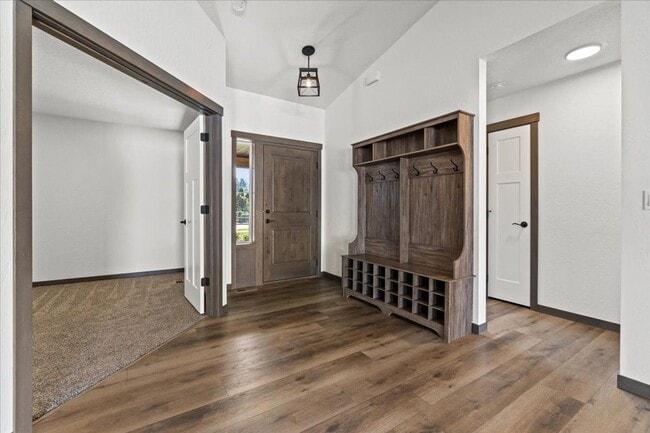 Building Photo - Beautiful New home in Post Falls