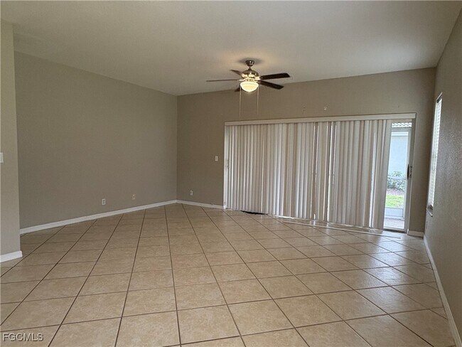 Building Photo - 10101 Poppy Hill Dr