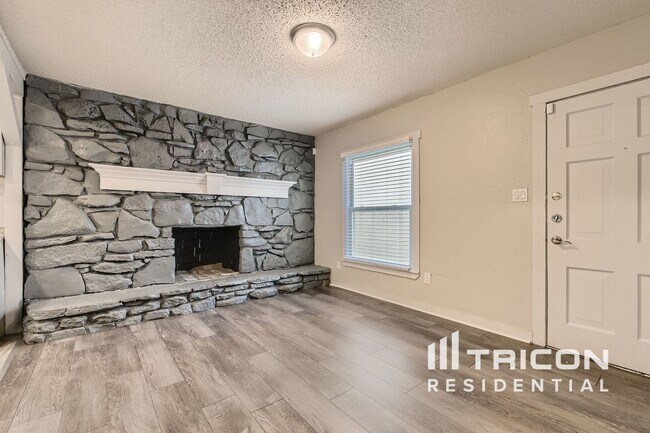 Building Photo - 909 Layton Way