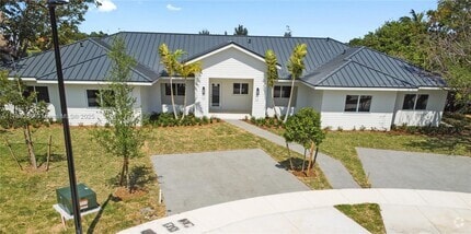 Building Photo - 4765 SW 87th Ct