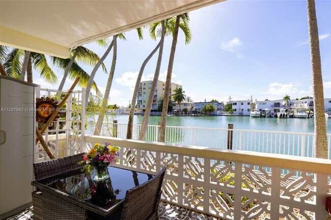 Foto del edificio - 8040 Tatum Waterway Dr