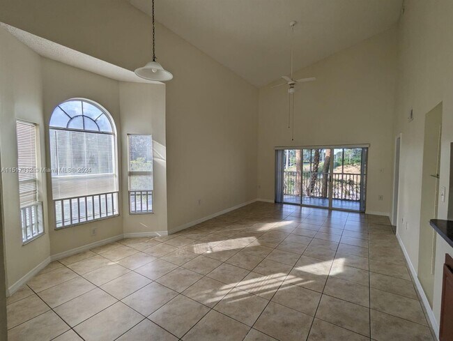 Foto del edificio - 15201 Glenmoor Dr