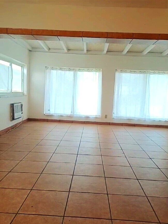 Ligero y luminoso - 4216 SW 51st St