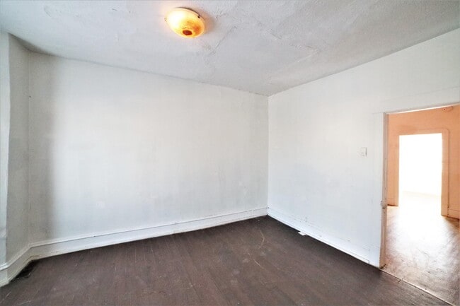 Building Photo - 550 Alfred Ave