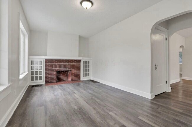 Sala de estar - 1364 S Champion Ave