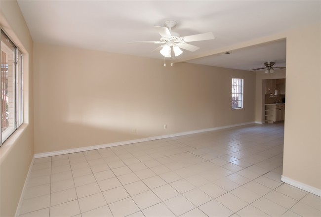 Building Photo - 1109 N Ejido Ave