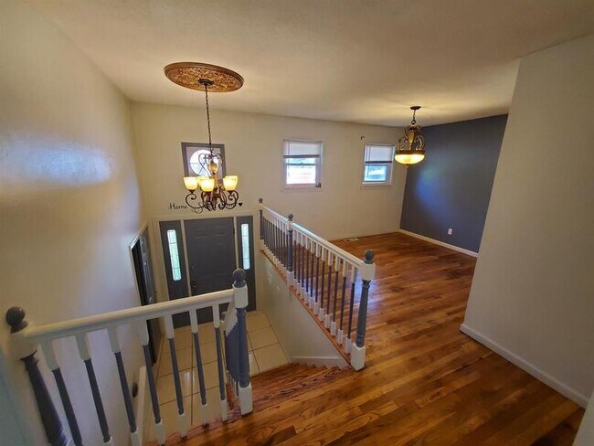 Building Photo - 2010 E Humes Ln
