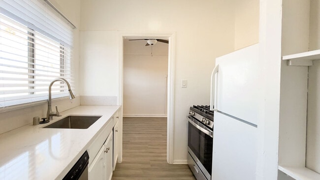 Building Photo - 209 N Berendo St