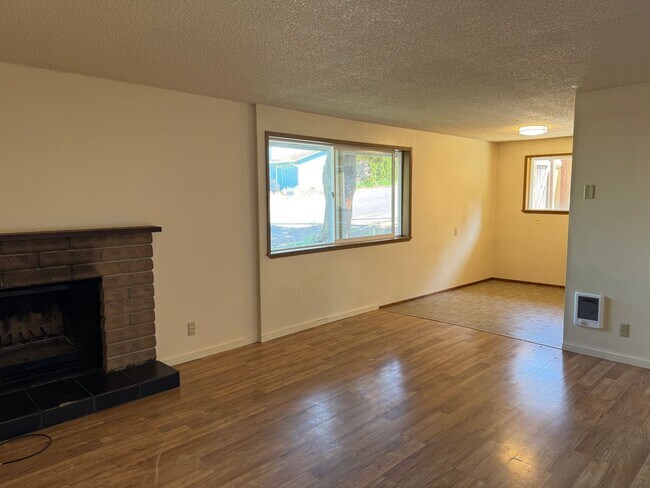Foto del edificio - Charming 2-bedroom, 1-bath duplex in Springfield, OR