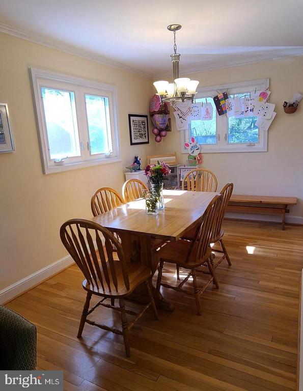 Foto del edificio - 7126 Sanford Ct