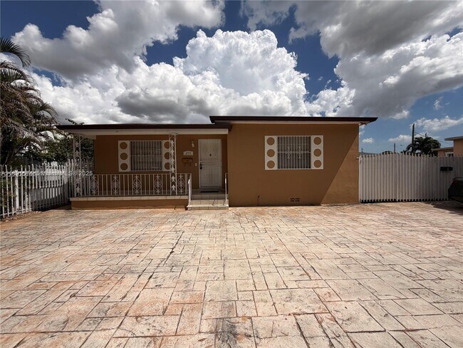 Foto del edificio - 255 SW 60th Ave