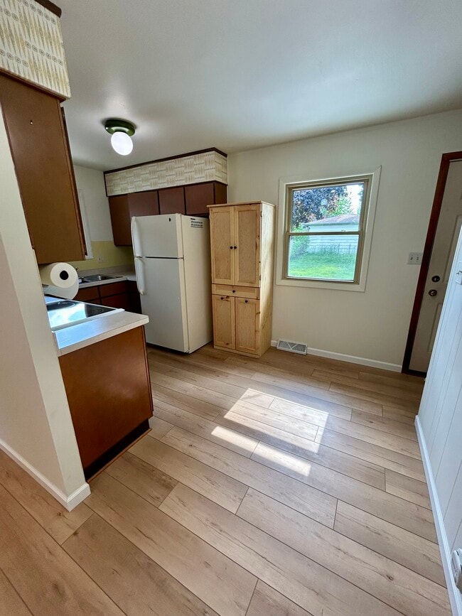 Dining area and Kitchen - 2832 S 11th Pl