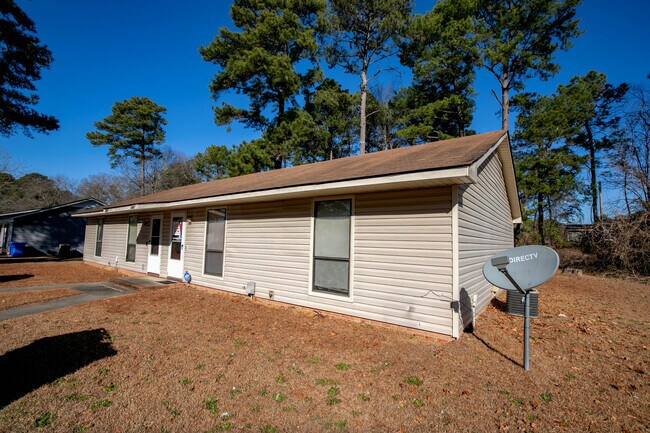 Foto del edificio - 6448 Rockford Dr