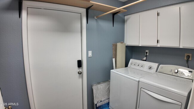 Building Photo - 1230 N 84th Pl