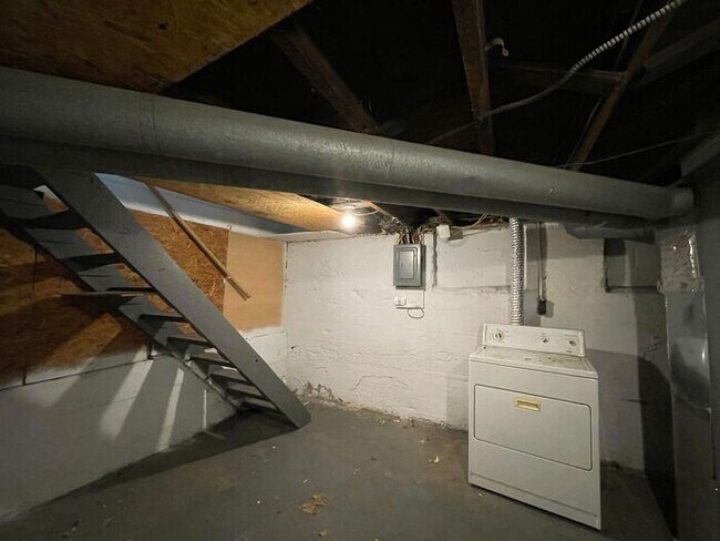 Foto del edificio - Inviting 2-Bedroom Apartment with Ideal Am...