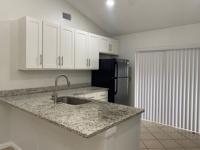 Foto del edificio - Winter Garden 2 Bedroom 2 Bath home