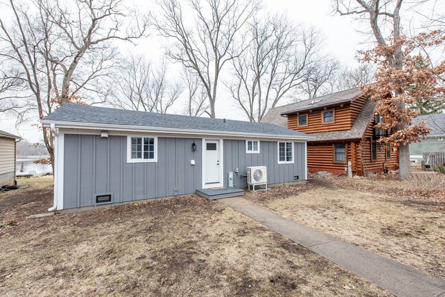 Building Photo - 42076 N East Rd