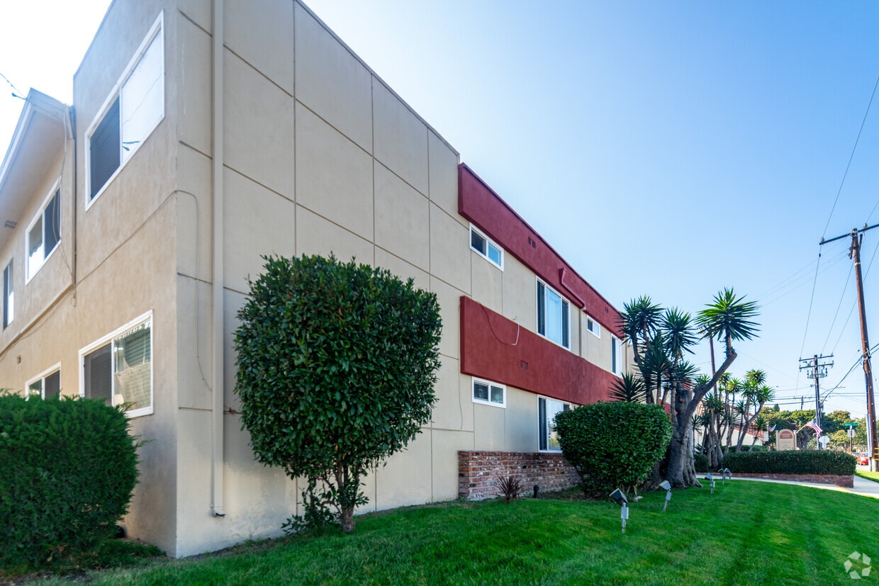 Arms Apartments in Torrance, CA