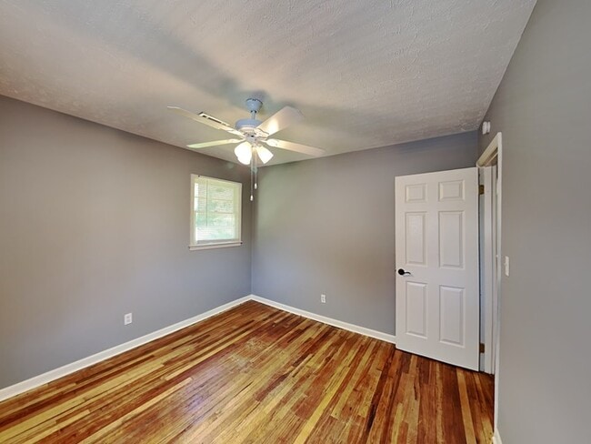Foto del edificio - 6403 Kensington Ct