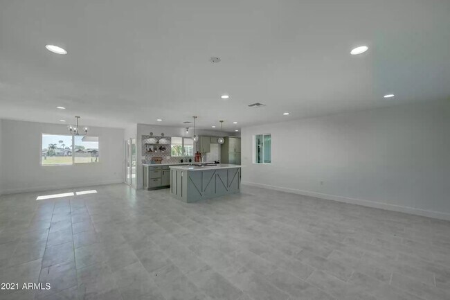 Foto del edificio - 11832 N Balboa Dr