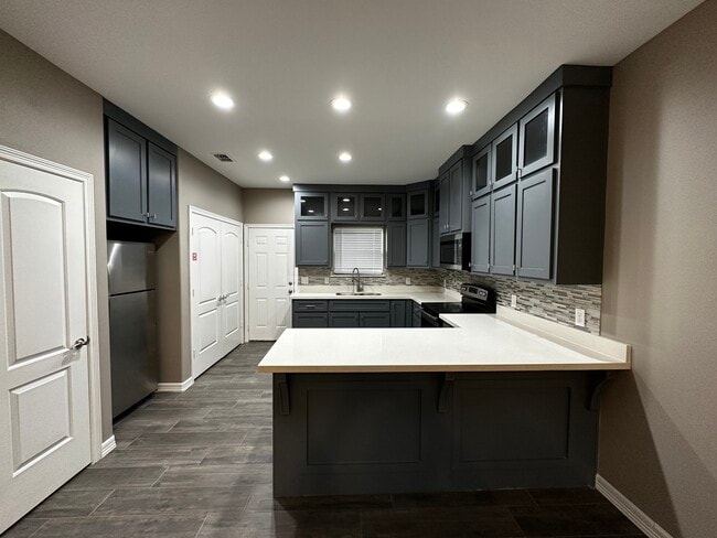 Building Photo - 2005 Harrison St