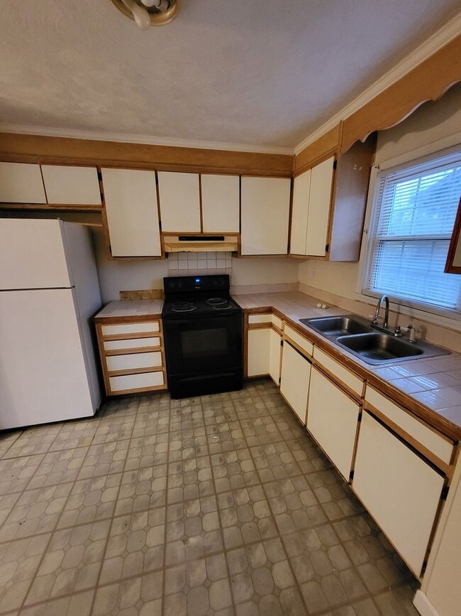 Building Photo - Well Maintained home in North Charlotte