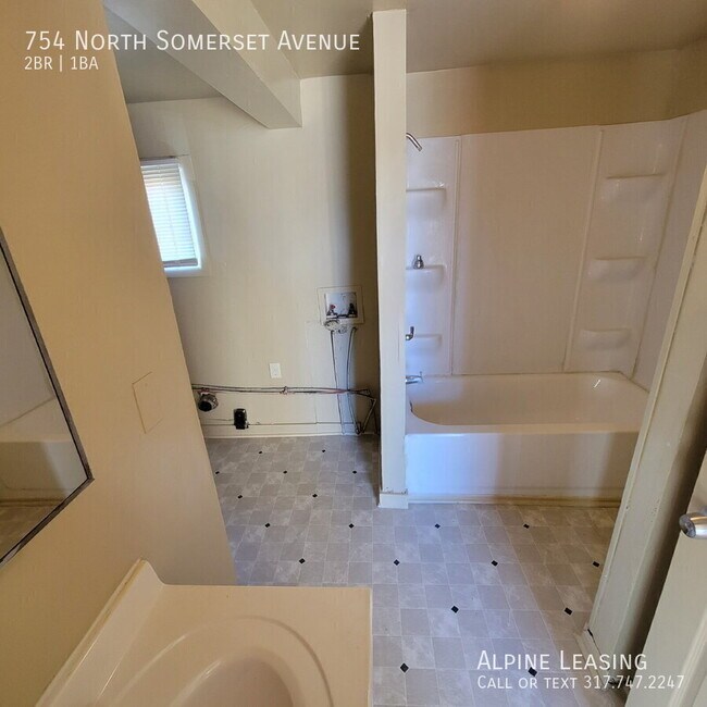 Foto del edificio - 754 N Somerset Ave