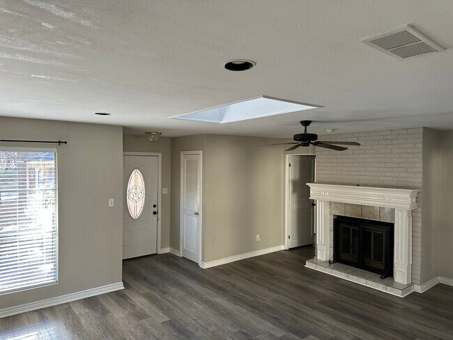 Building Photo - 509 Green Meadow Trail