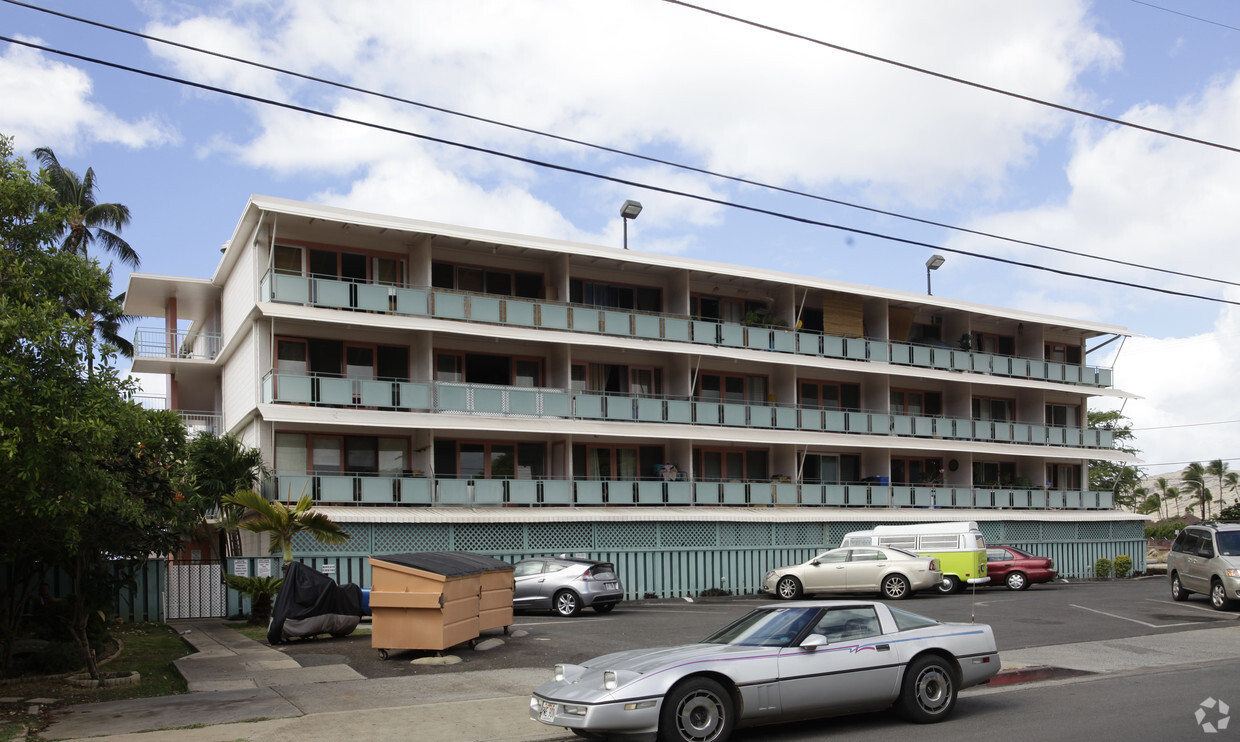 Building Photo - Pokai Bay Beach Cabanas Studio