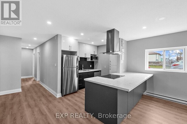 Building Photo - 529 Elm St