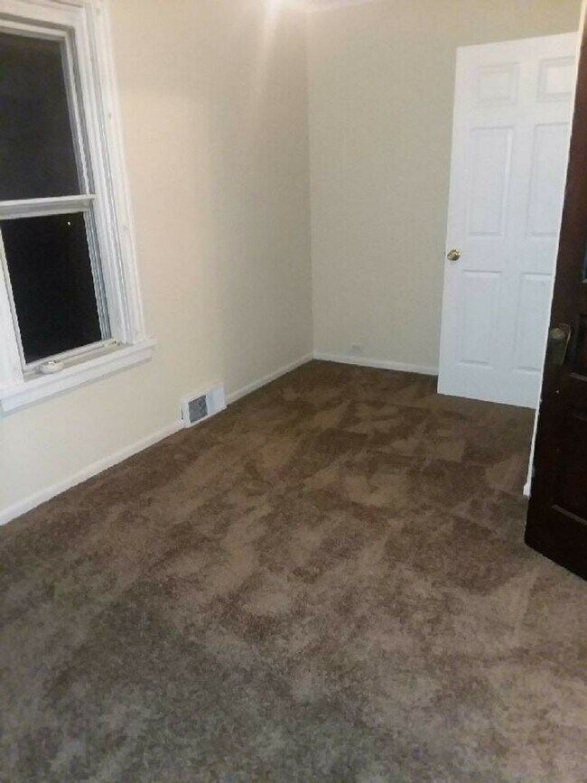 Foto del edificio - 3 Bedroom, 2 Story House
