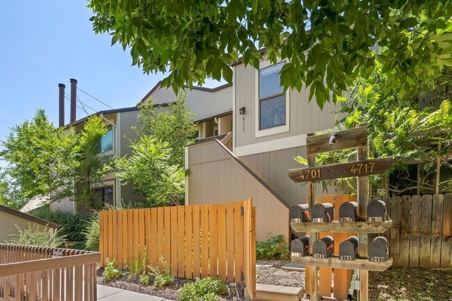 Building Photo - Bright & Peaceful 2BR Condo in South Boulder