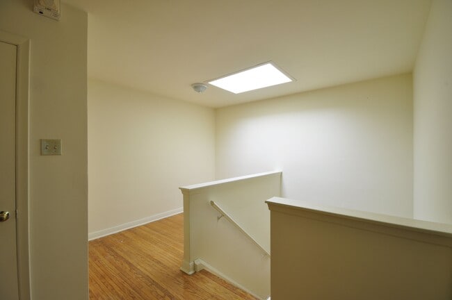 Building Photo - 60-64 Henley Cres