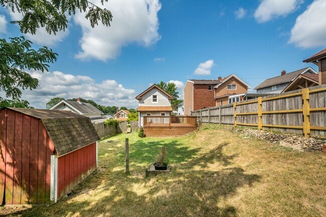 Building Photo - BETHEL PARK 2 BEDROOM - DIAMOND IN THE ROU...
