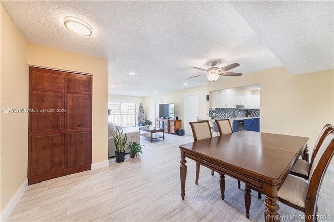 Foto del edificio - 1301 NE 7th St