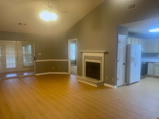 Building Photo - 113 Saddlehorn Dr