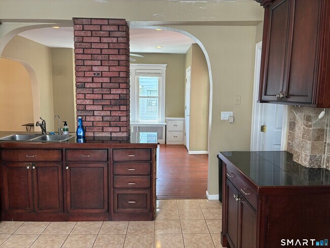 Building Photo - 51 Nesbit Ave