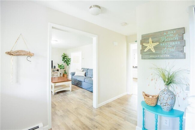 Foto del edificio - 663 Aquidneck Ave