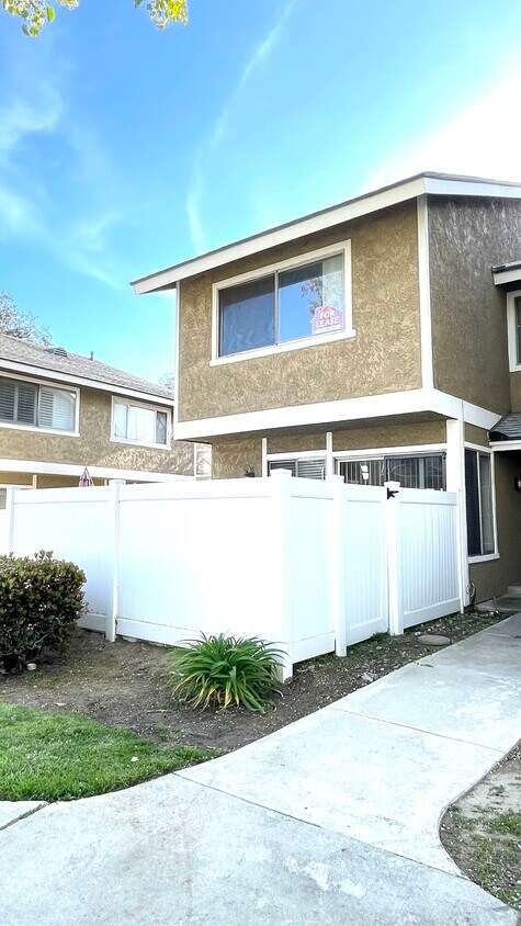 Primary Photo - 2321 S Magnolia Ave