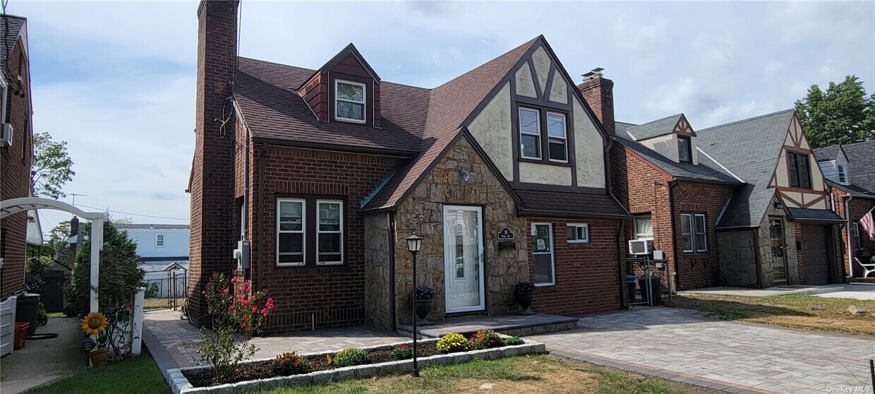 Primary Photo - 19 Poppy Ave
